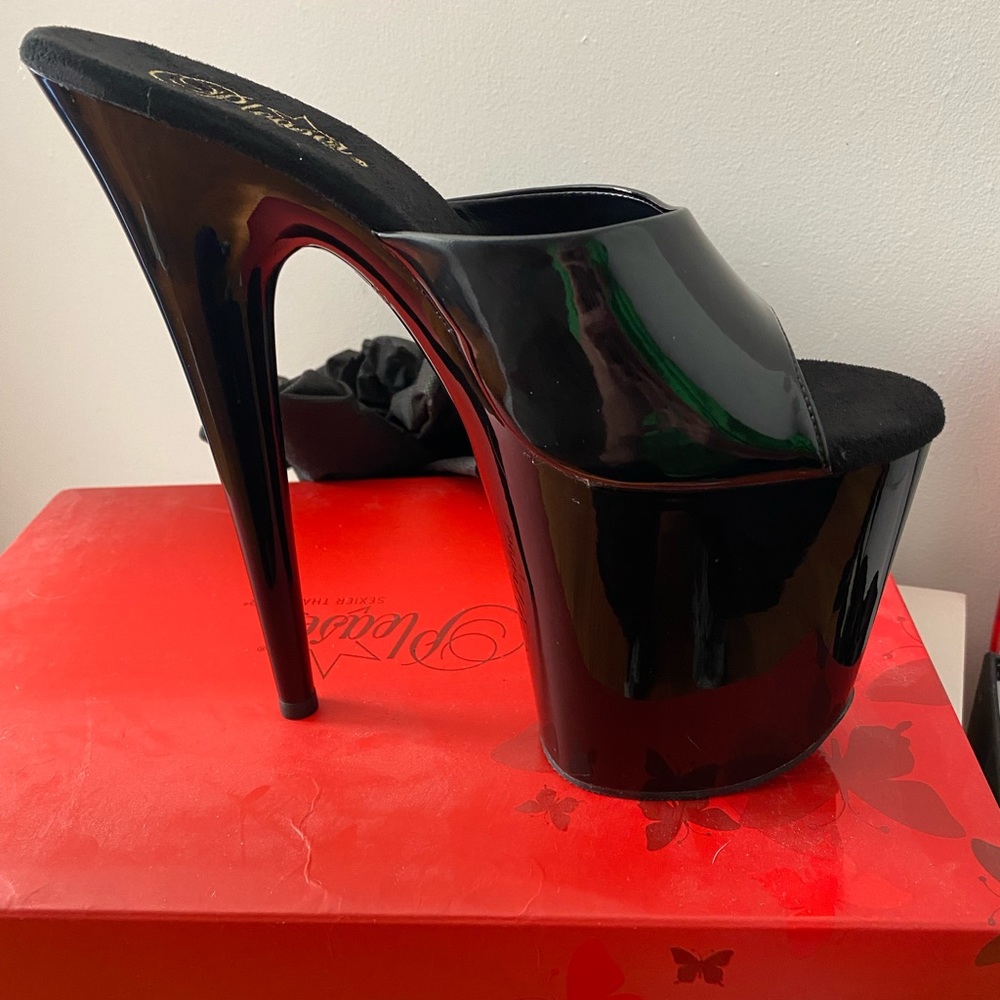 Brand new pleaser heels firm on price!